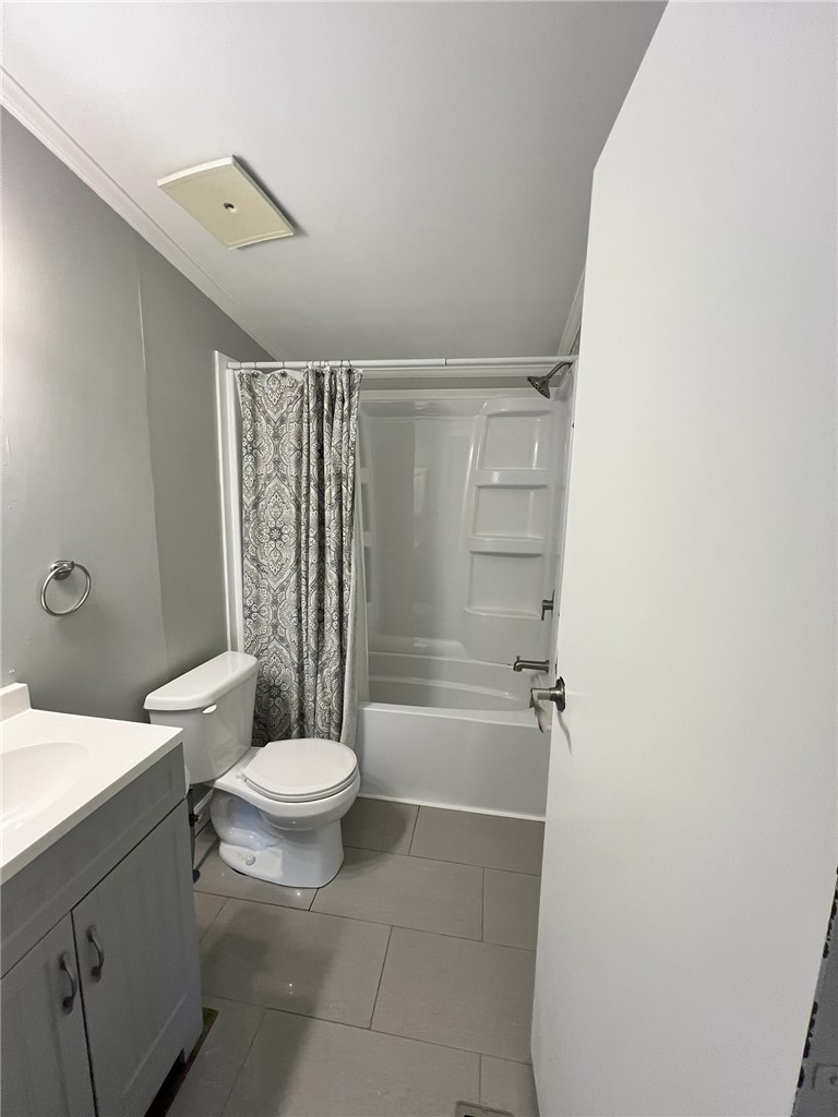306 Robinson Street Property Photo 8