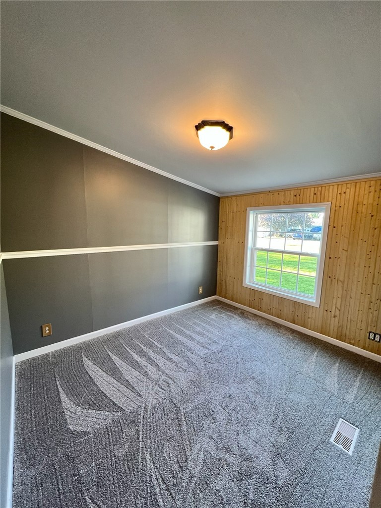 306 Robinson Street Property Photo 10