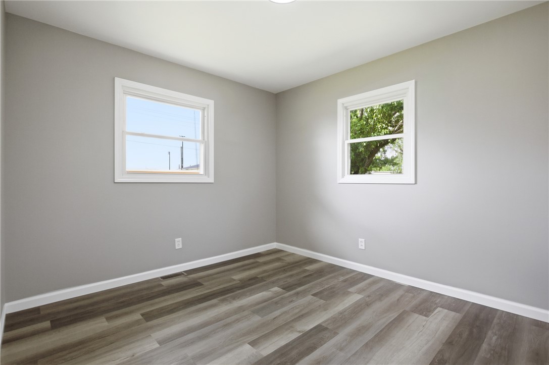 711 E Division Street Property Photo 18