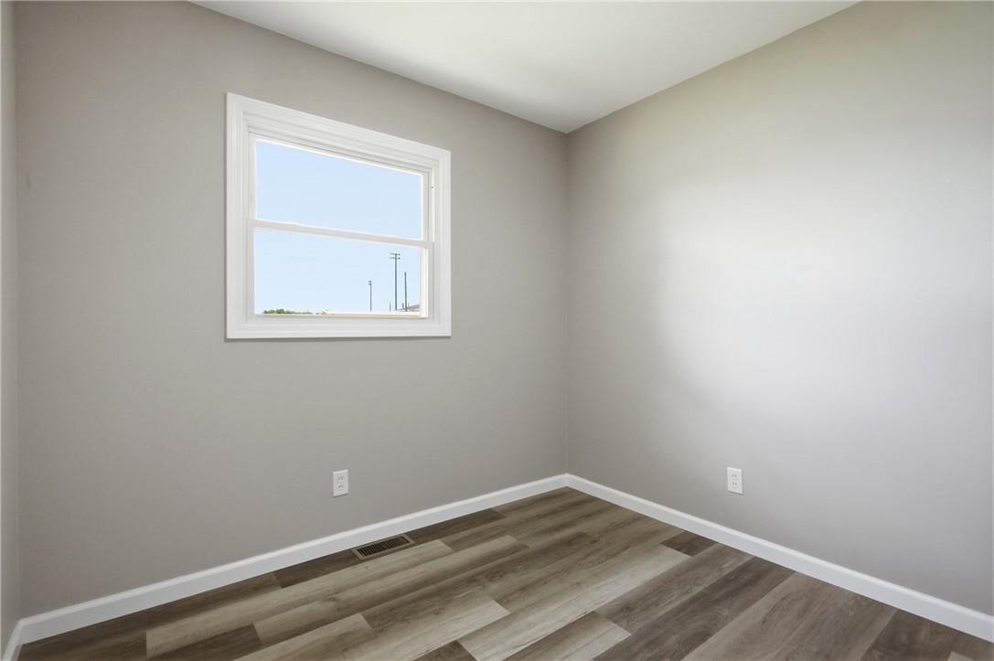711 E Division Street Property Photo 20
