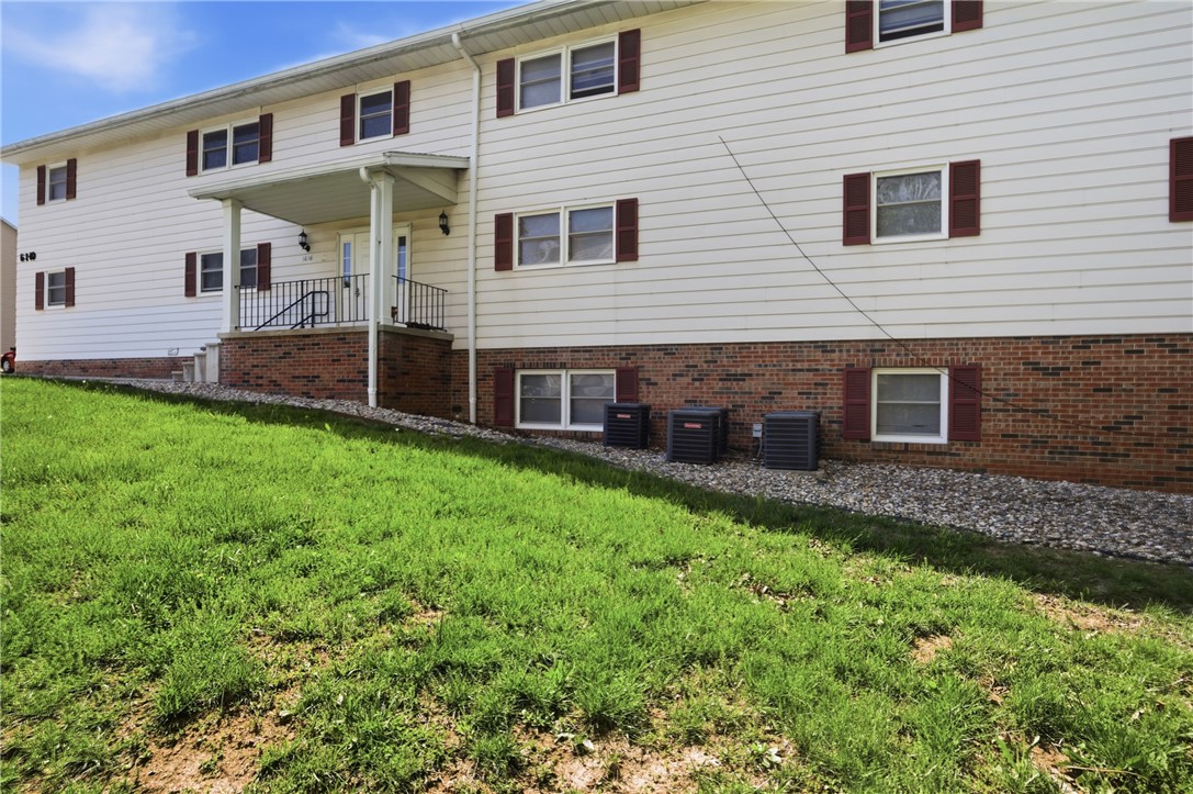 1616 Hillside Drive Property Photo 3
