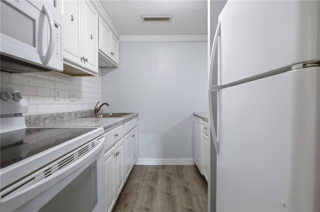 1616 Hillside Drive Property Photo 7