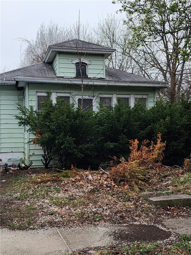 1627 E Johns Avenue Property Photo 1