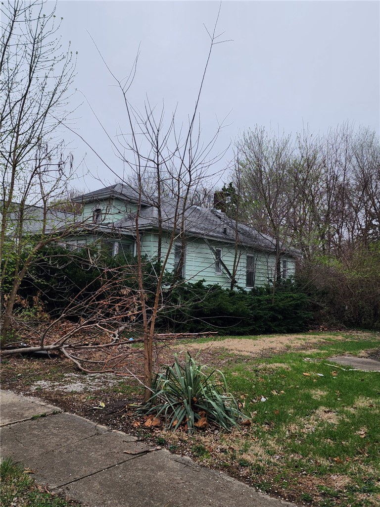 1627 E Johns Avenue Property Photo 3