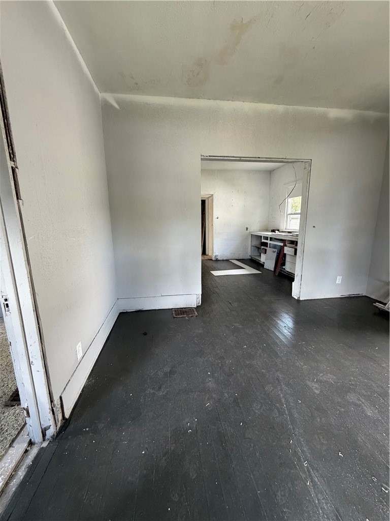 1166 E Walnut Street Property Photo 5