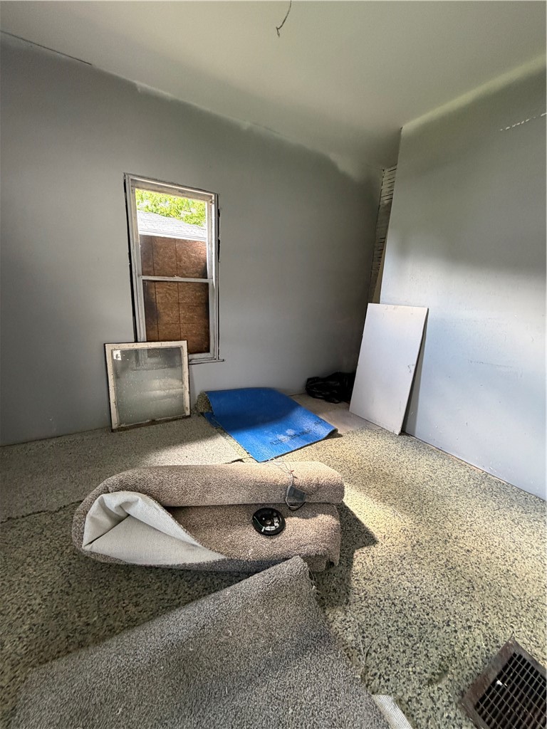 1166 E Walnut Street Property Photo 6