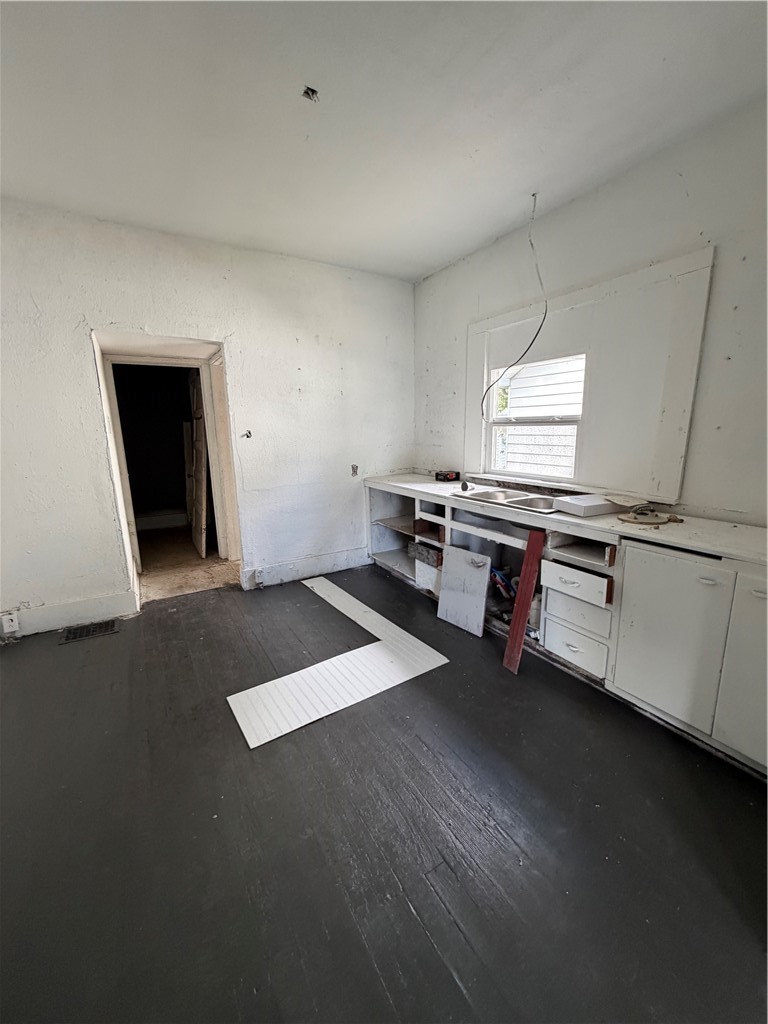 1166 E Walnut Street Property Photo 8