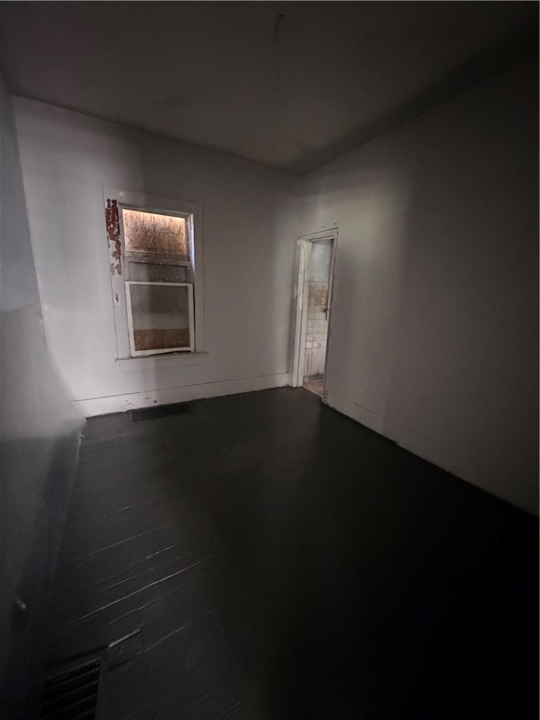 1166 E Walnut Street Property Photo 9