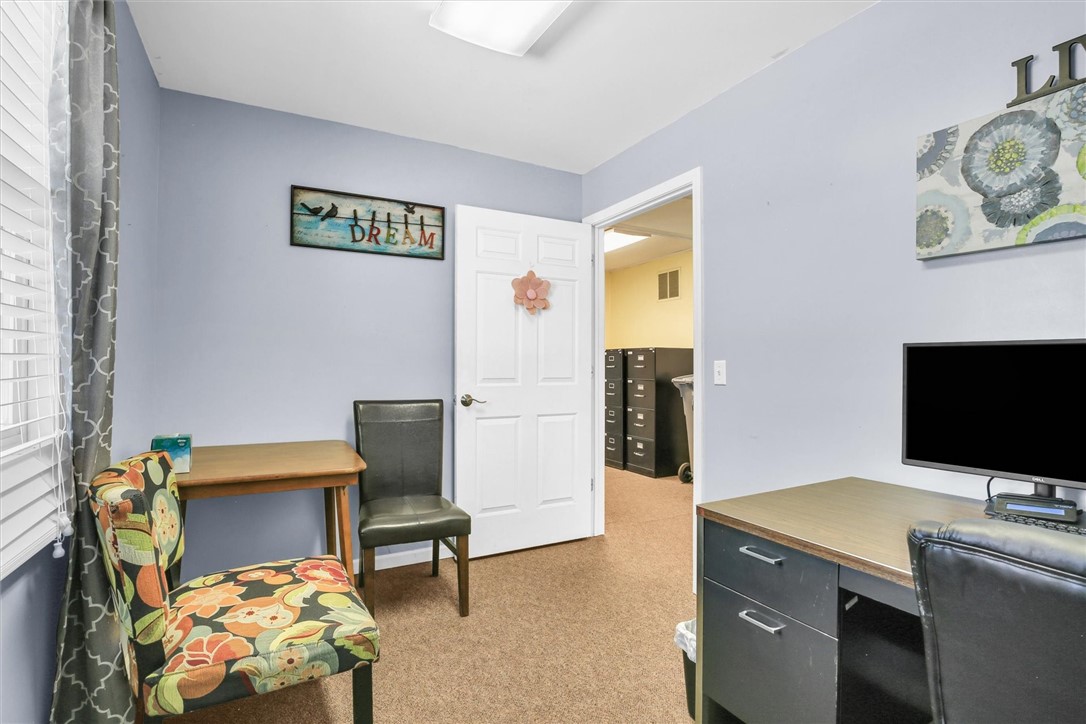 114 W Houghton Street Property Photo 20