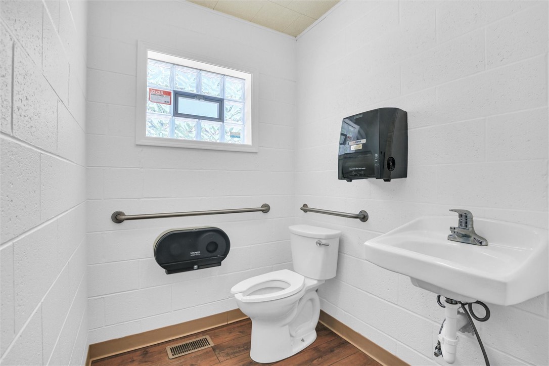 114 W Houghton Street Property Photo 38