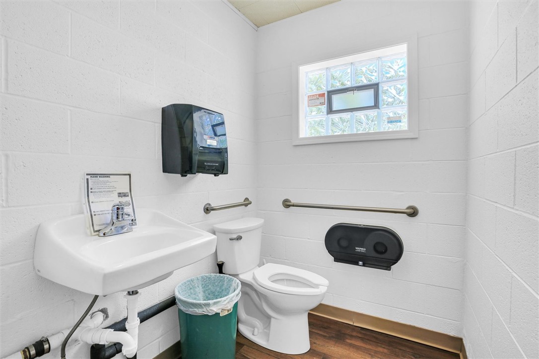 114 W Houghton Street Property Photo 39