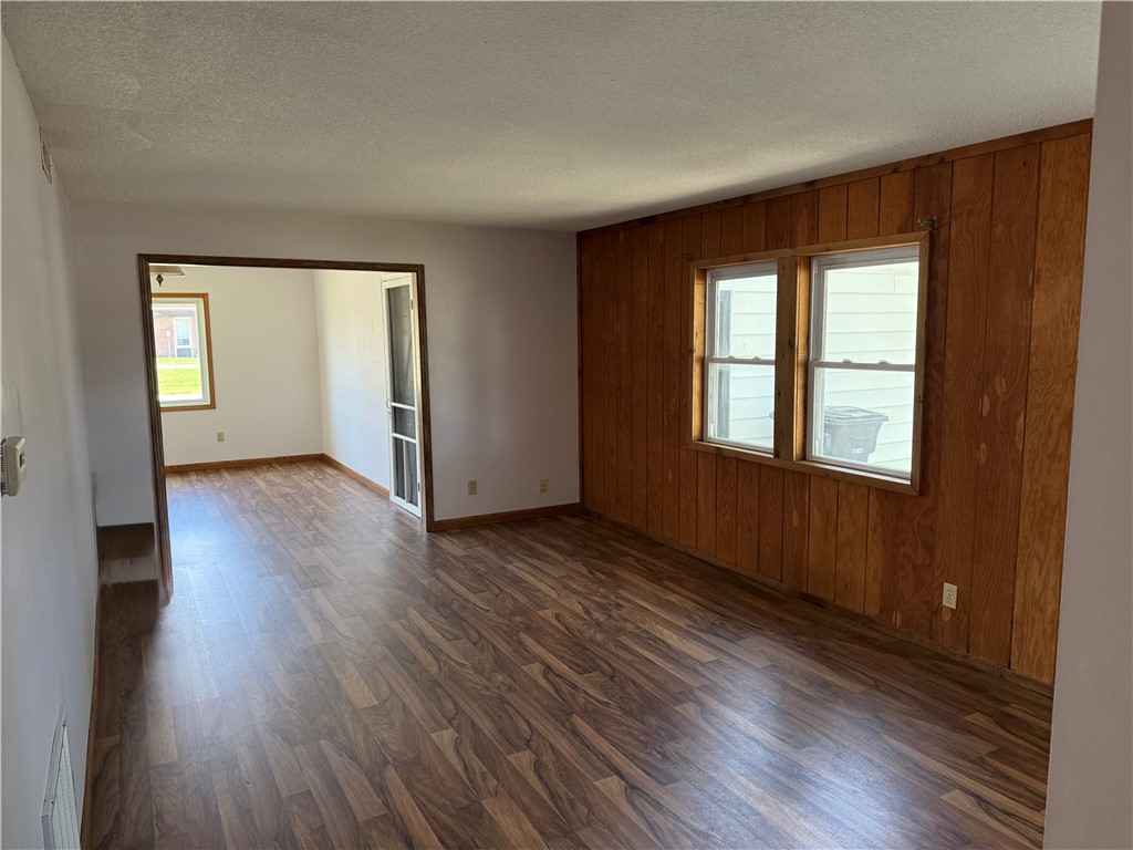 513 W Indiana Avenue Property Photo 9