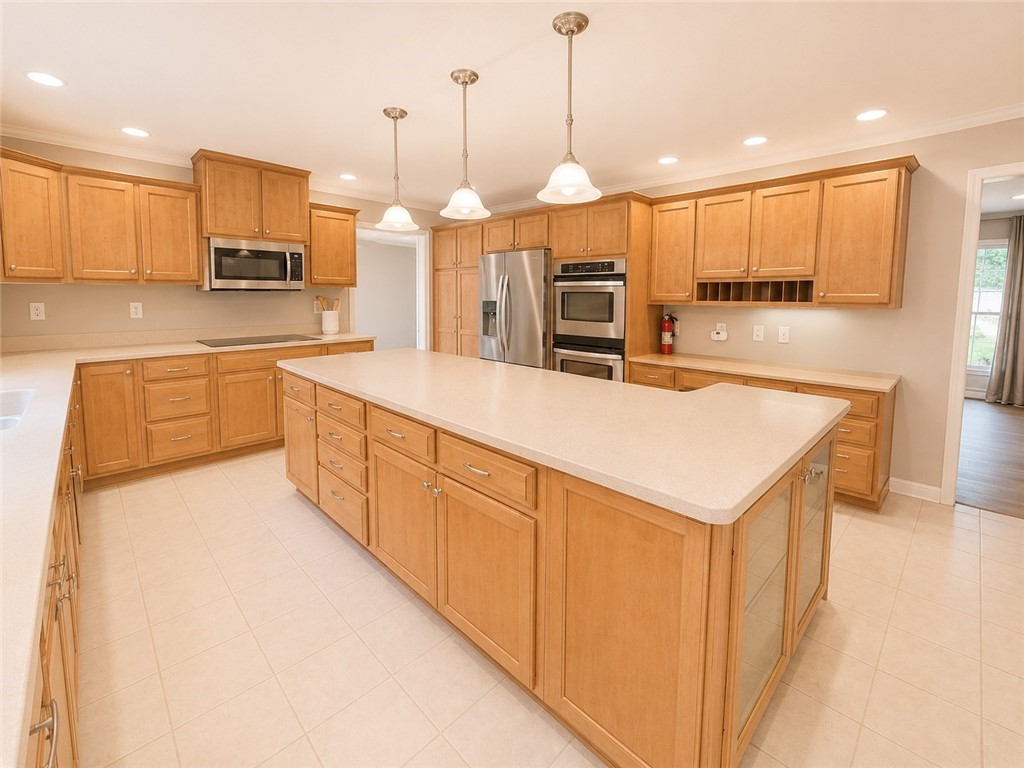 2347 Saratoga Place Property Photo 5