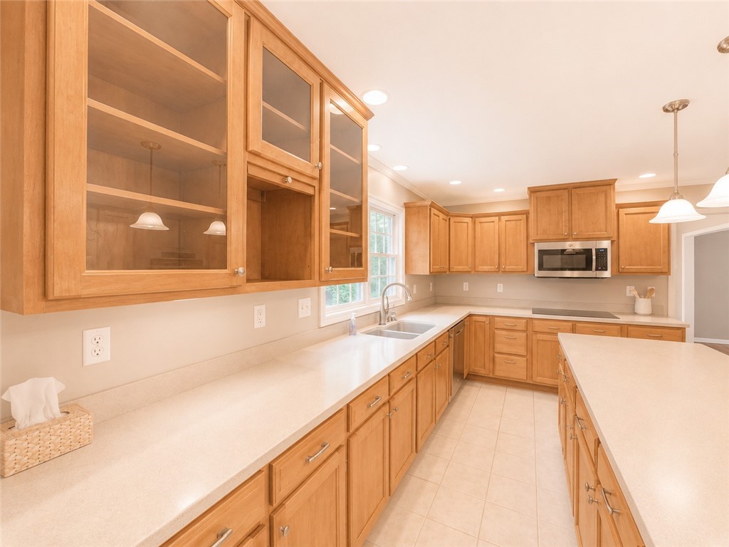 2347 Saratoga Place Property Photo 7