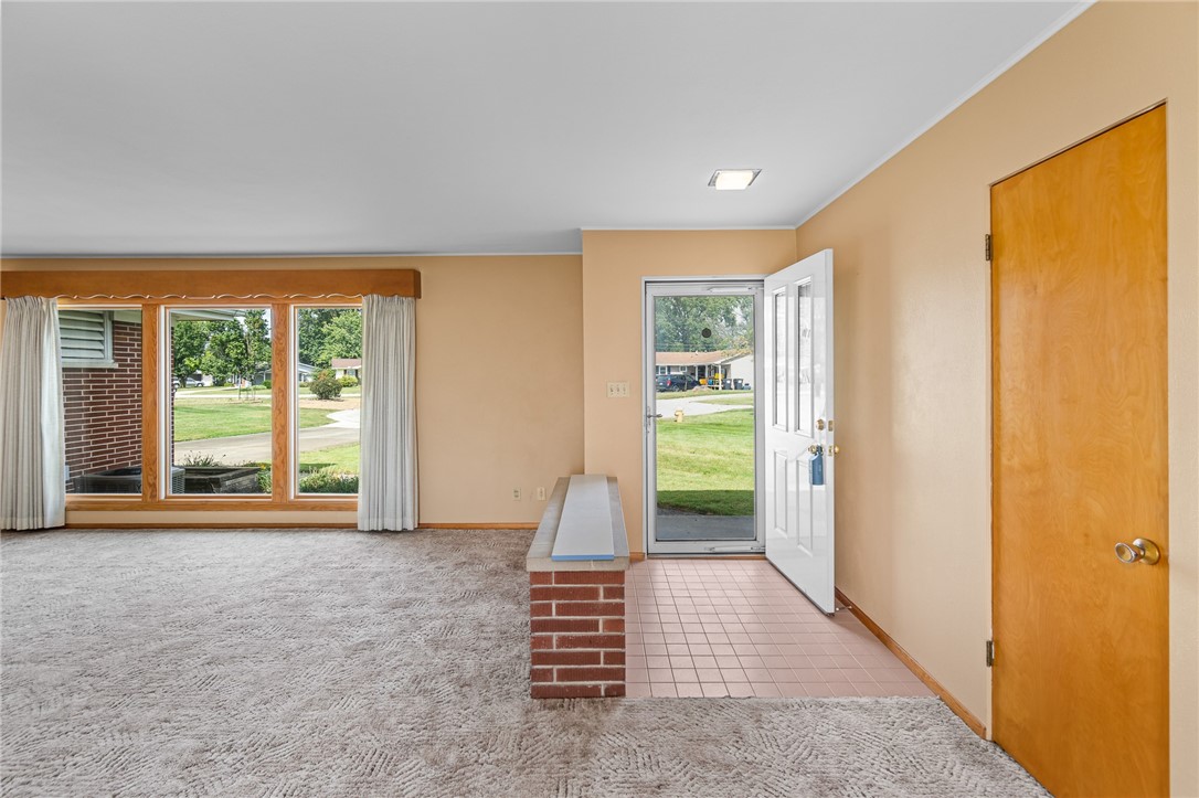 7 S Lakewood Drive Property Photo 4
