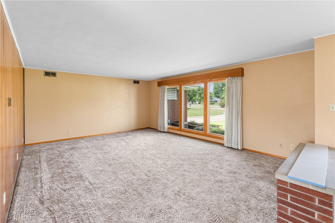 7 S Lakewood Drive Property Photo 5
