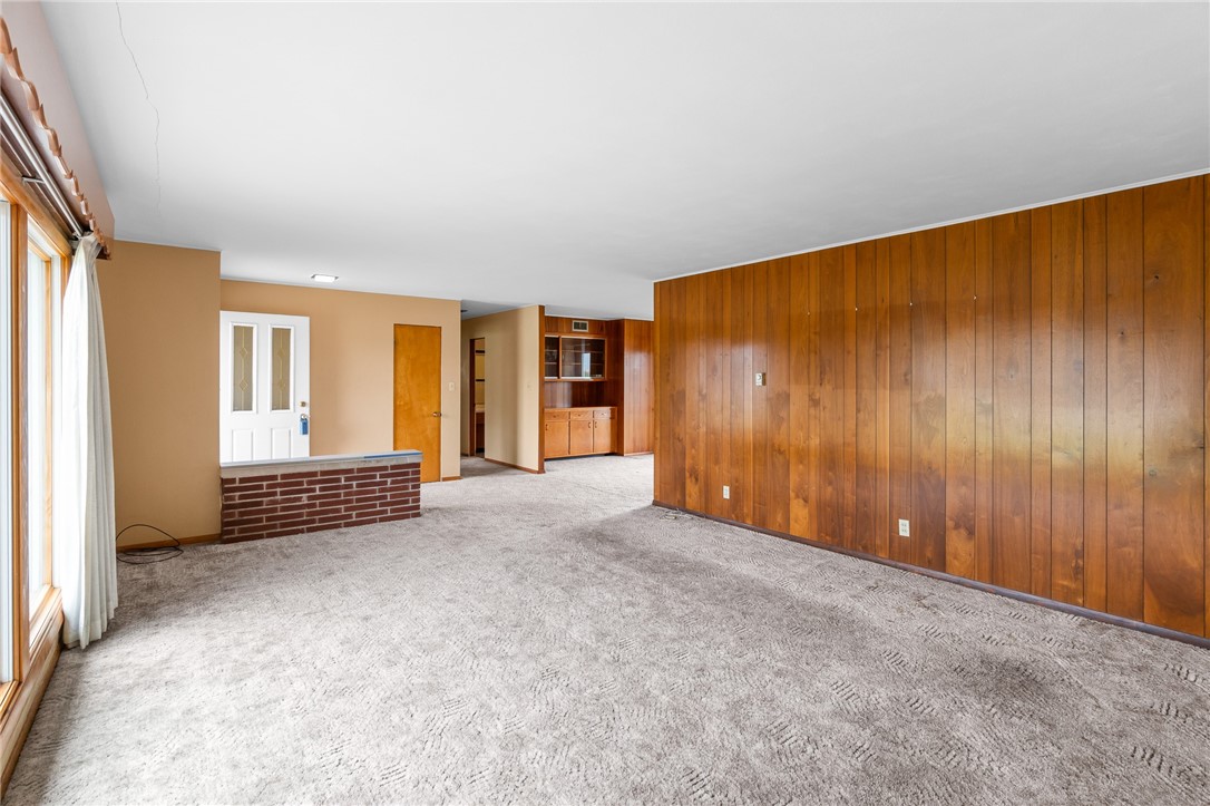 7 S Lakewood Drive Property Photo 6