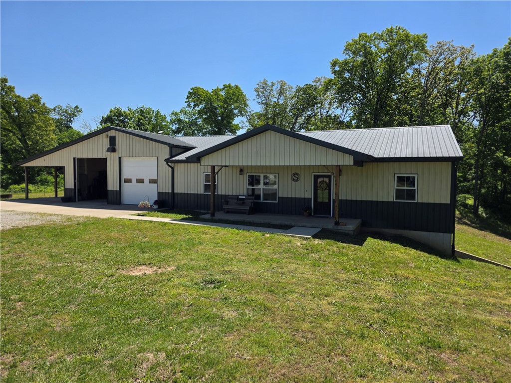 3082 E 300 North Road Property Photo 1