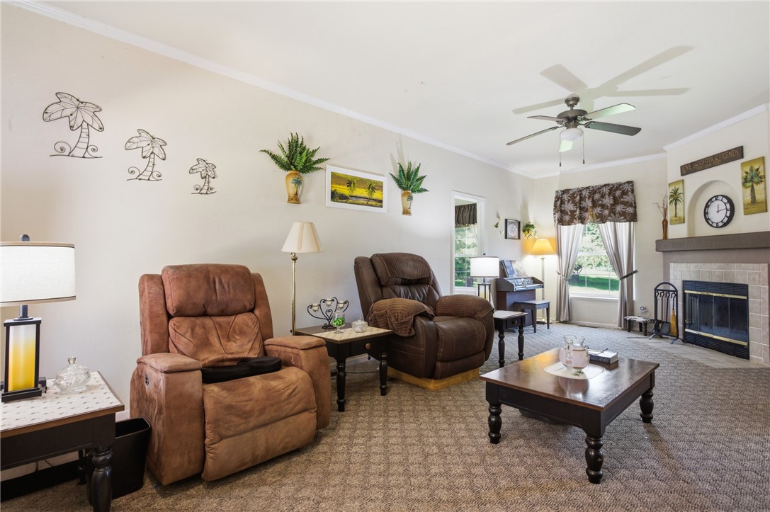 9 Oak Point Property Photo 5