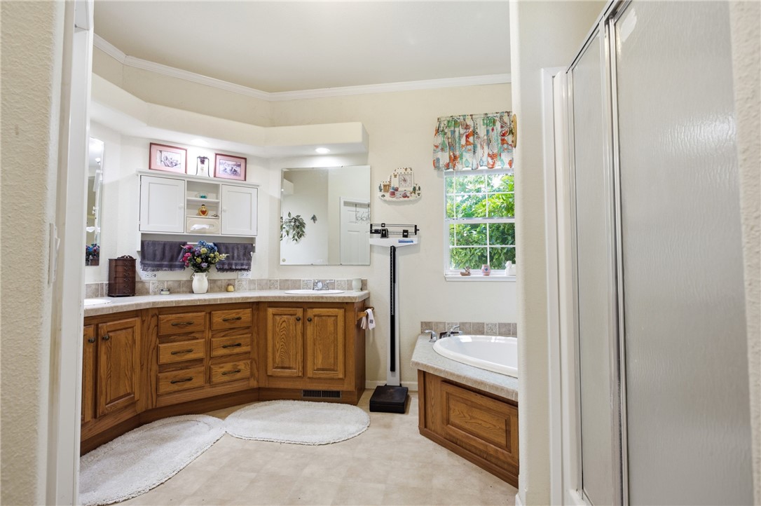 9 Oak Point Property Photo 8