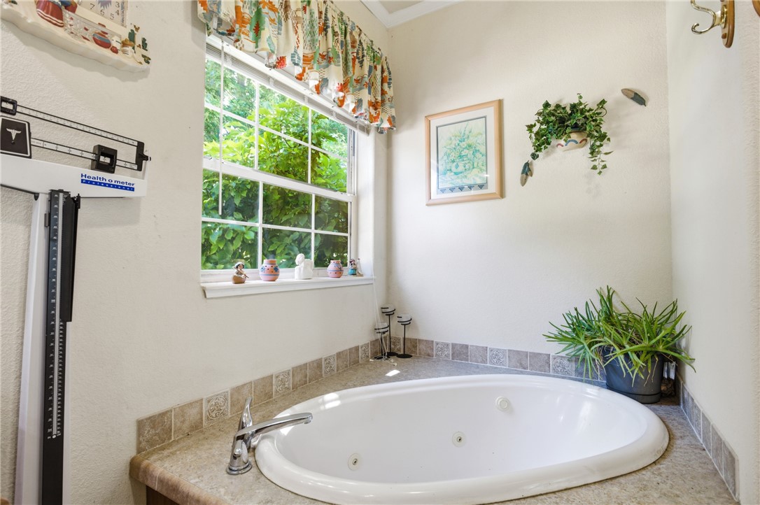 9 Oak Point Property Photo 10