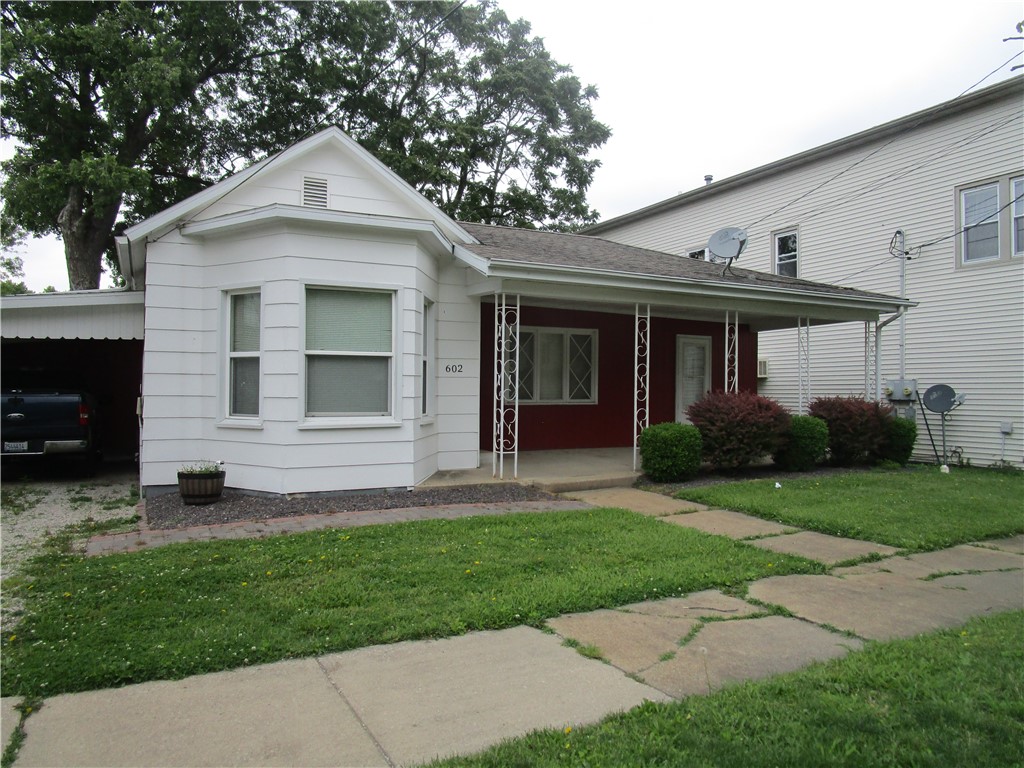 602 W 2nd Street Property Photo 1