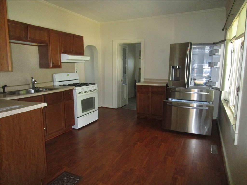 602 W 2nd Street Property Photo 5