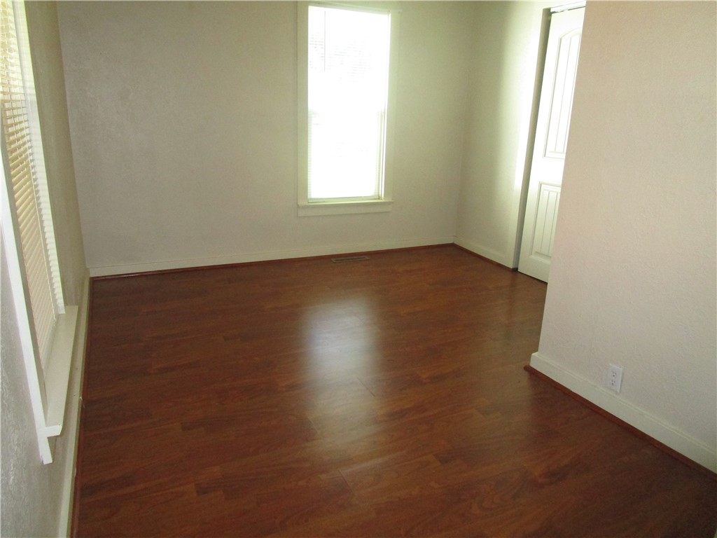 602 W 2nd Street Property Photo 8