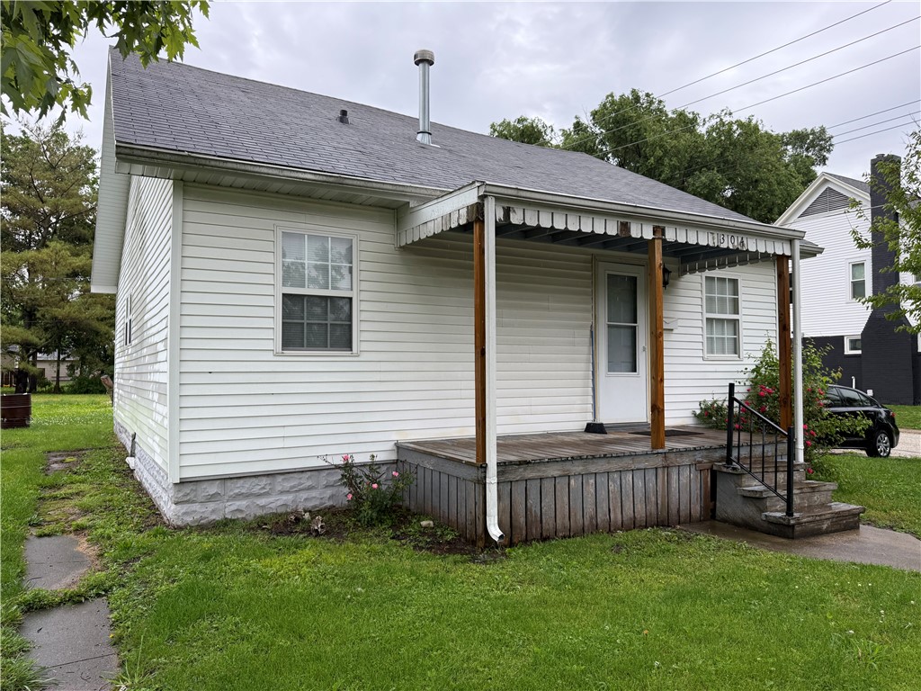 304 E 5th Street Property Photo 1