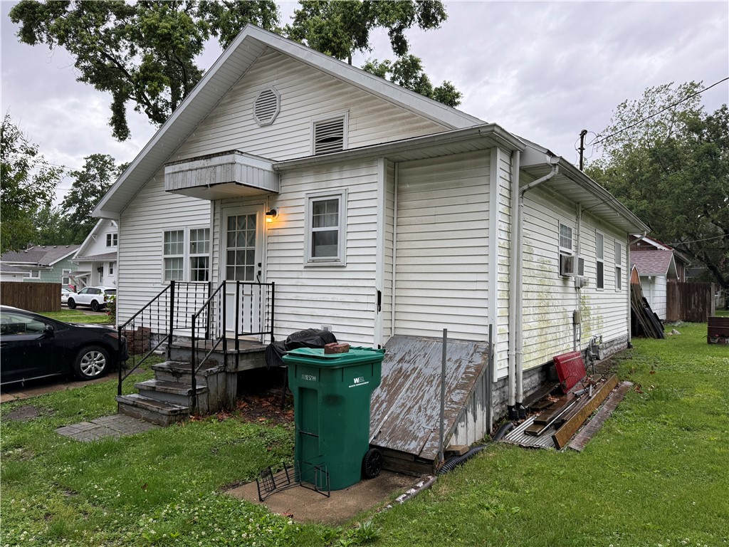 304 E 5th Street Property Photo 5