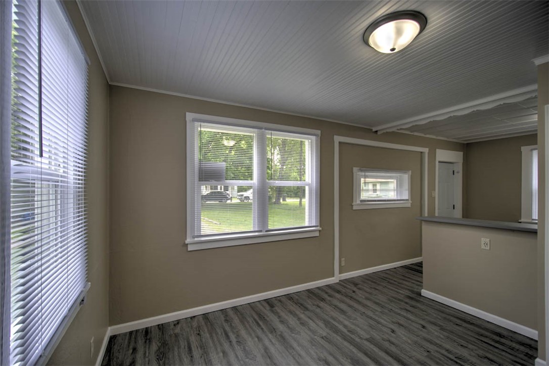 2060 N Maple Avenue Property Photo 5