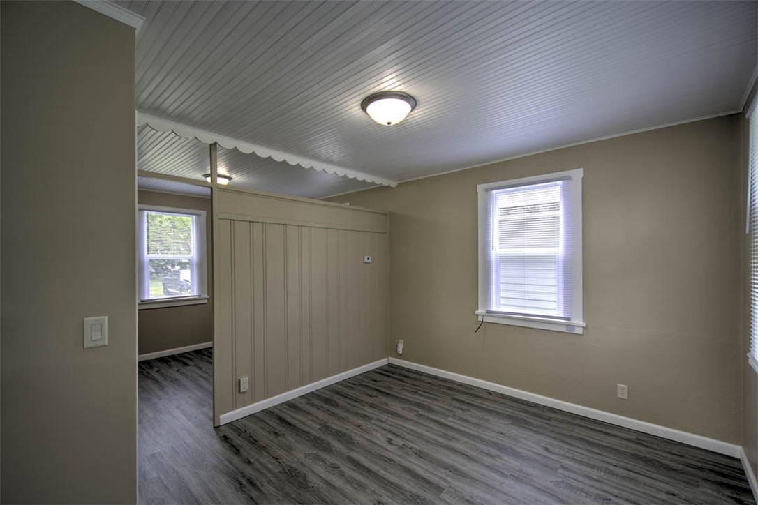 2060 N Maple Avenue Property Photo 7