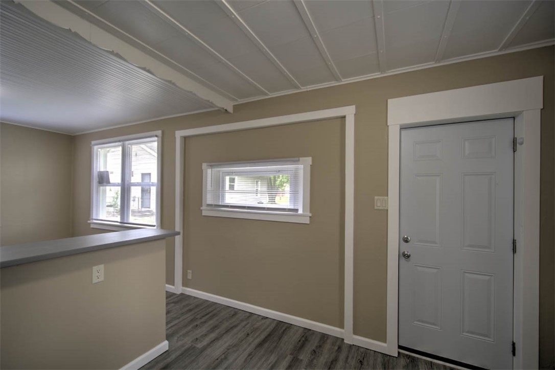 2060 N Maple Avenue Property Photo 8