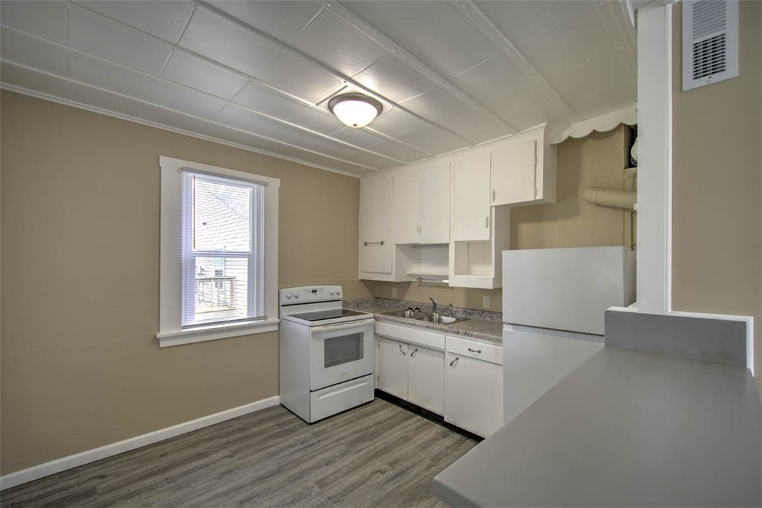 2060 N Maple Avenue Property Photo 10