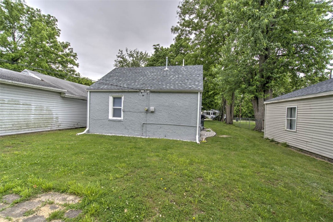 2060 N Maple Avenue Property Photo 16