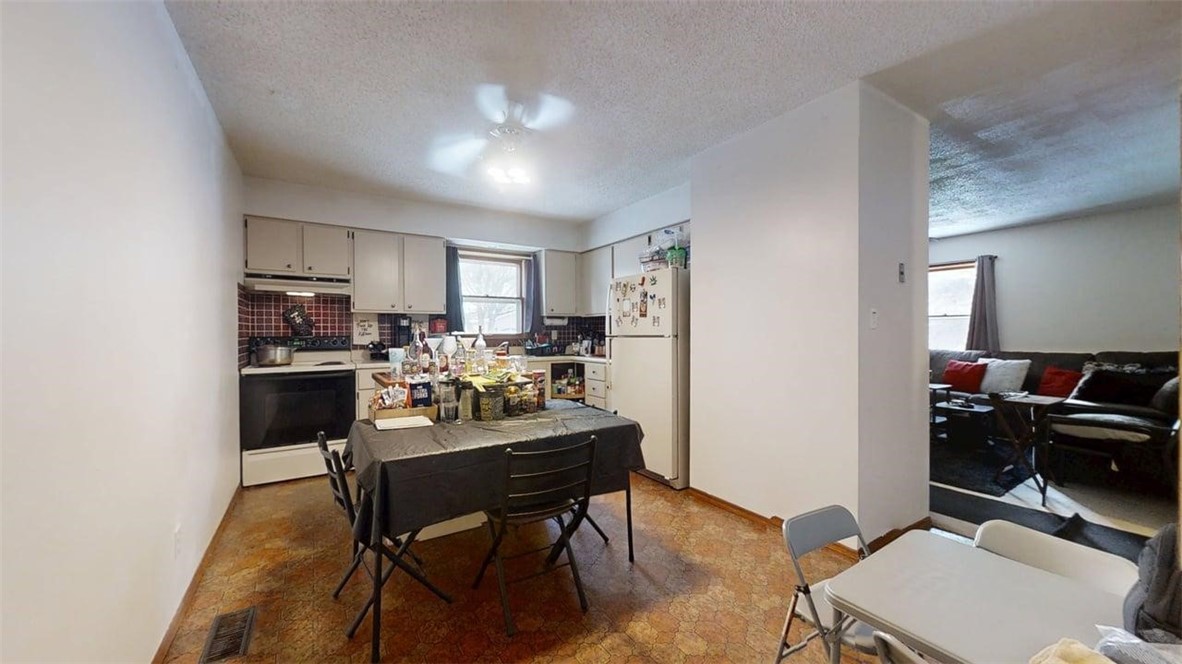 614 Creve Coeur Drive Property Photo 6