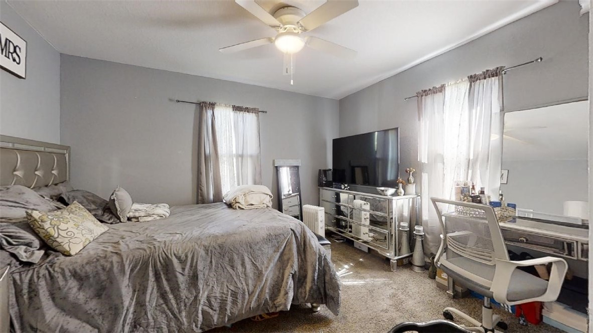 1124 Cushing Street Property Photo 12