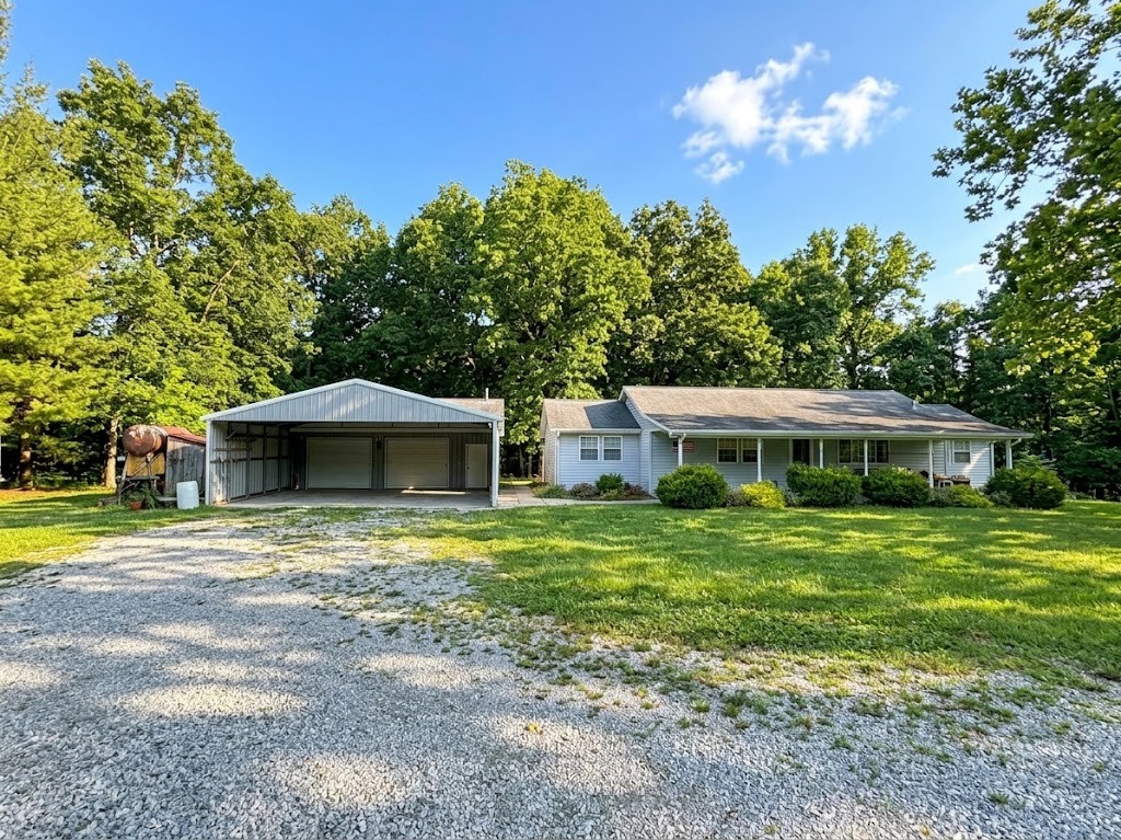 12196 N 900th Street Property Photo 2