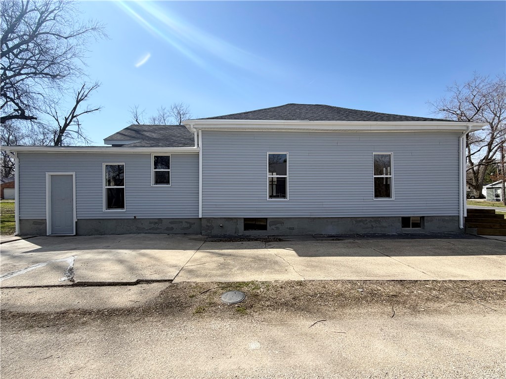 307 W 5th Street Property Photo 7