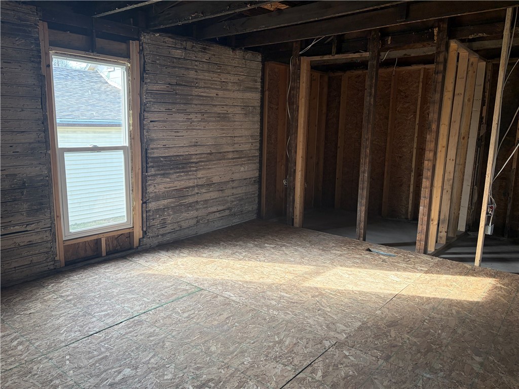 307 W 5th Street Property Photo 18