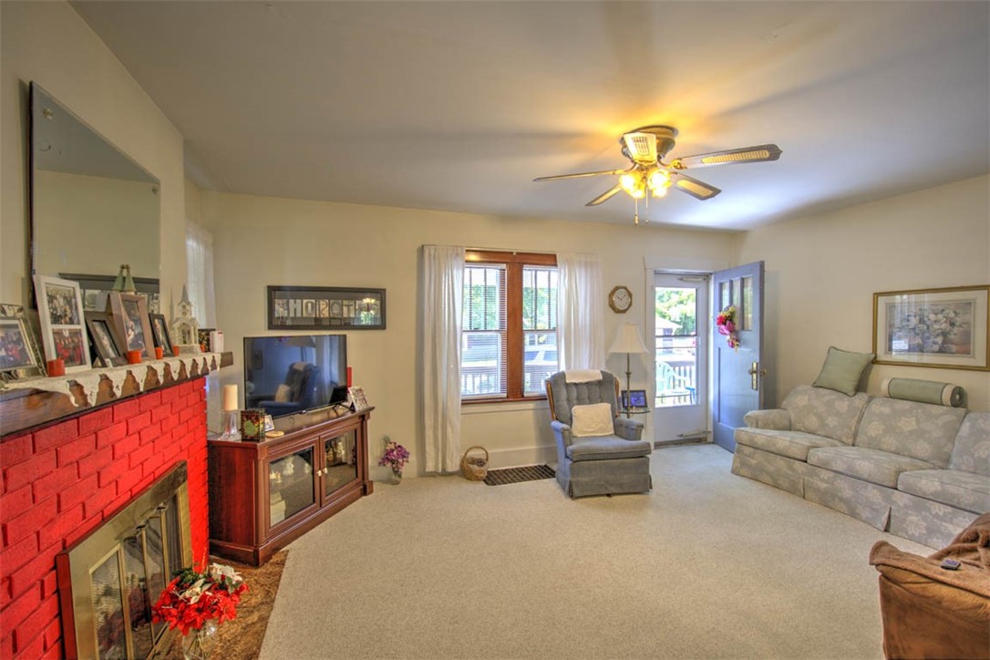 405 23rd Place Property Photo 9