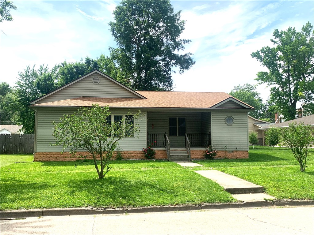 309 S Maple Street Property Photo 1