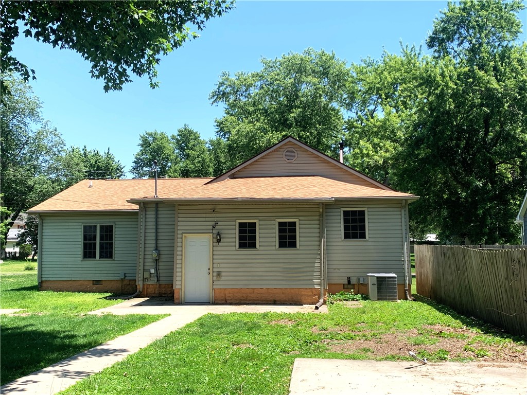 309 S Maple Street Property Photo 2