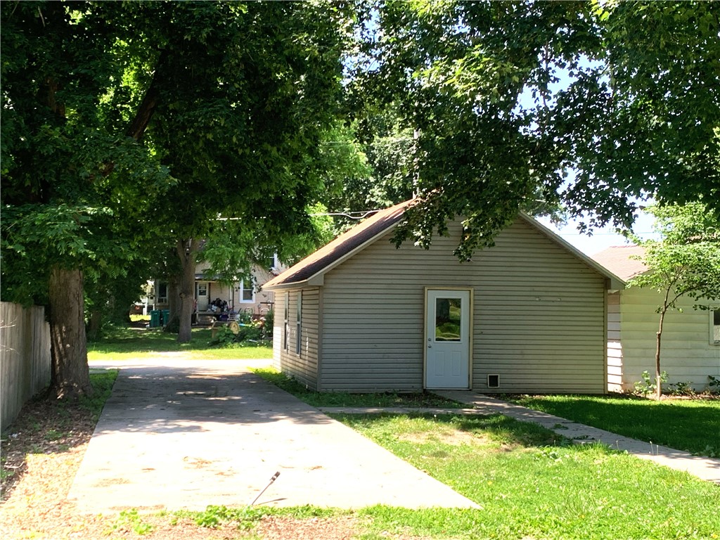 309 S Maple Street Property Photo 3