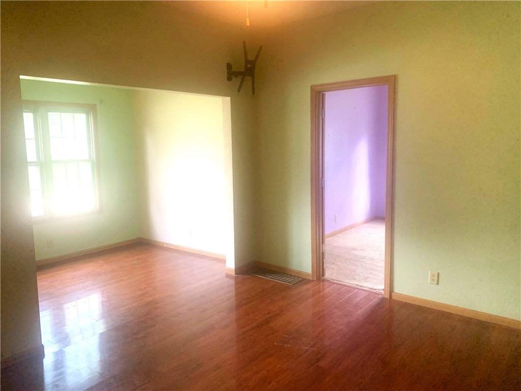 309 S Maple Street Property Photo 5