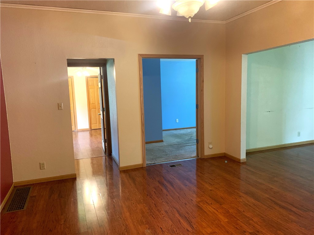 309 S Maple Street Property Photo 7