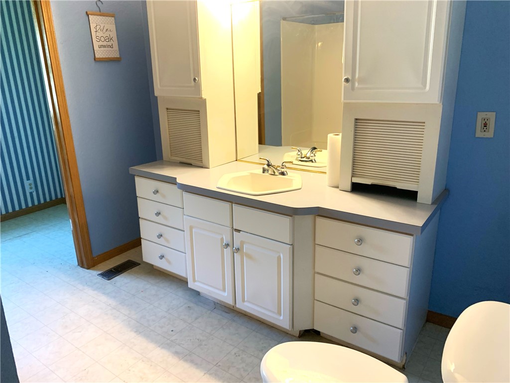 309 S Maple Street Property Photo 9
