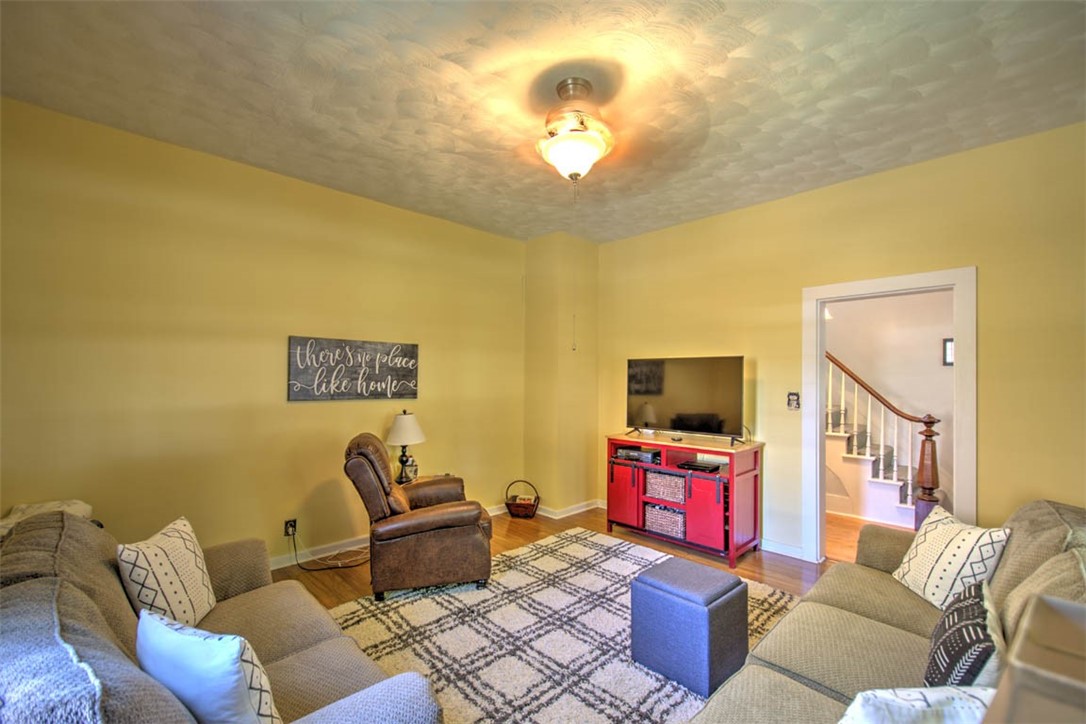 418 S Lewis Street Property Photo 12