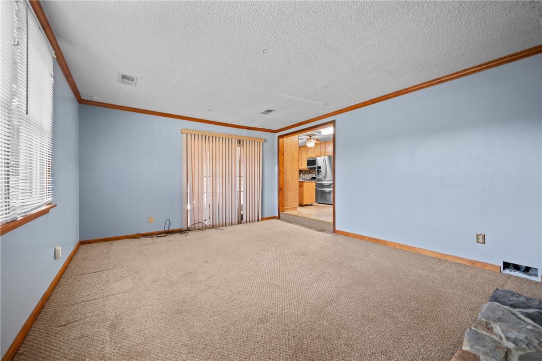 712 E Blackburn Street Property Photo 2