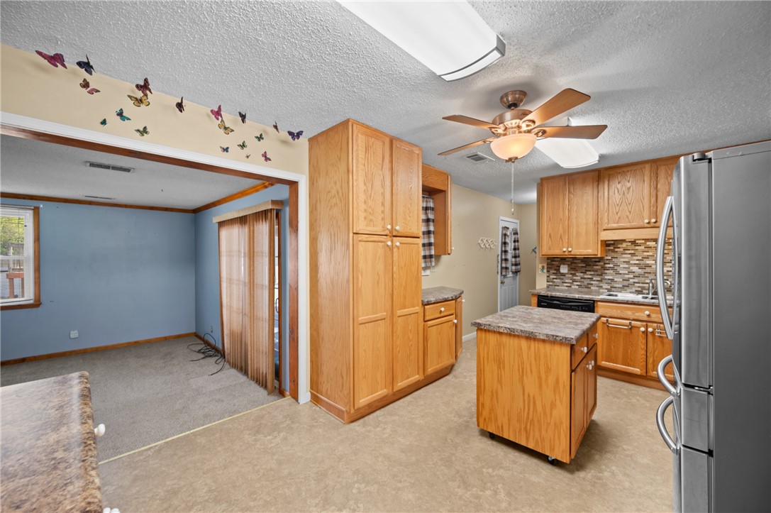 712 E Blackburn Street Property Photo 11